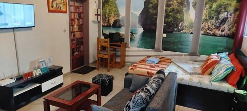 a living room with a couch and a flat screen tv at Magnifique Studio Meuble in Abidjan