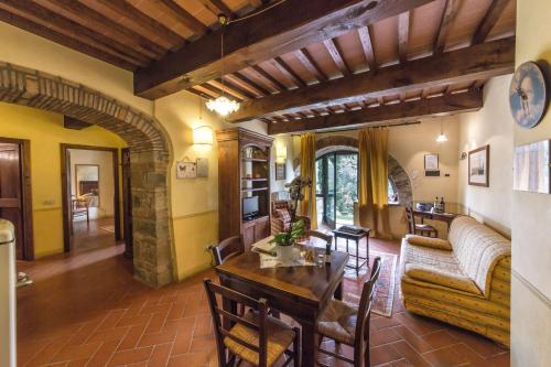 Ruang duduk di Old Tuscanys hills - Beautiful house close to Florence