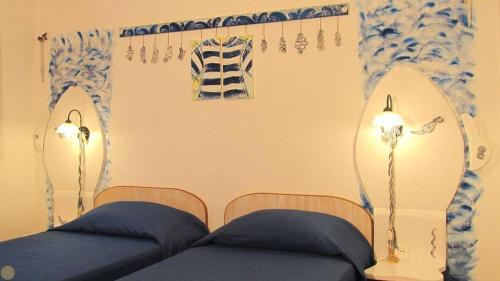 Apartment for two persons with sea view in Trogir near the beach