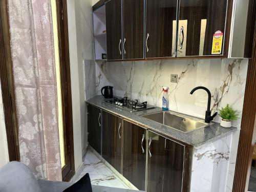 Η κουζίνα ή μικρή κουζίνα στο Luxury 2 Bedroom Appartment