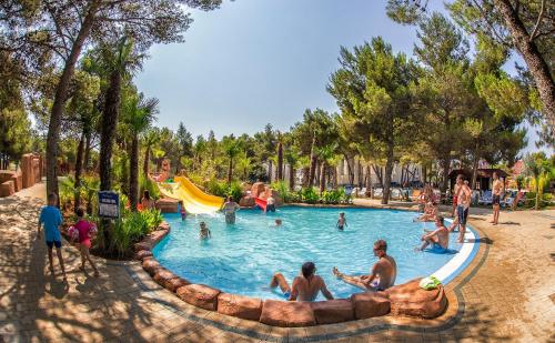 Πισίνα στο ή κοντά στο Amadria Park Deluxe Mobile Home