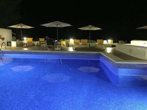 Bazén v ubytování Hostal Cala Moli nebo v jeho okolí