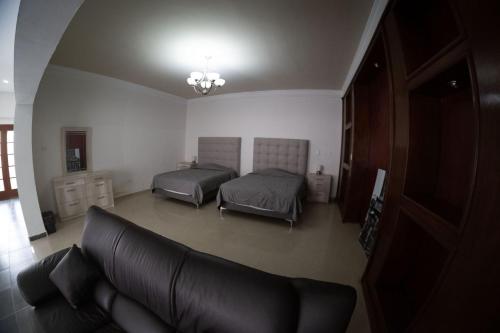 Ein Bett oder Betten in einem Zimmer der Unterkunft Spacious apartment for 2 people