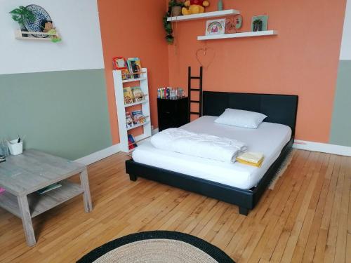 Ένα ή περισσότερα κρεβάτια σε δωμάτιο στο T4 Apartment Near Orly