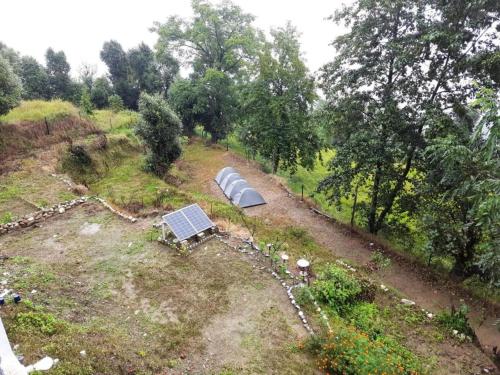 Jardin de l'établissement Janardan Campsite Kausani