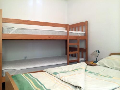 Bunk bed o mga bunk bed sa kuwarto sa Apartment CDR