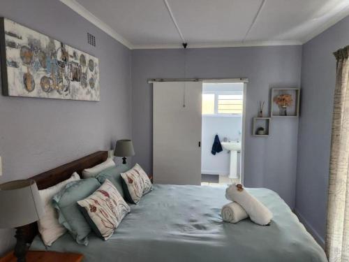 Postel nebo postele na pokoji v ubytování 25 ON Main Struisbaai