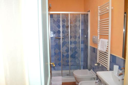 Ένα μπάνιο στο Apartment with wonderful view in the Crete Senesi