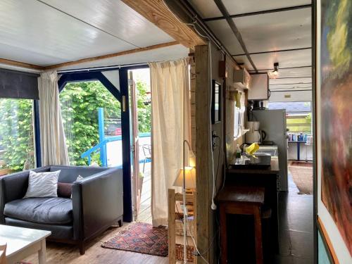Gallery image of Het kleine Huis mobile home by the harbour and the Lauwersmeer in Anjum