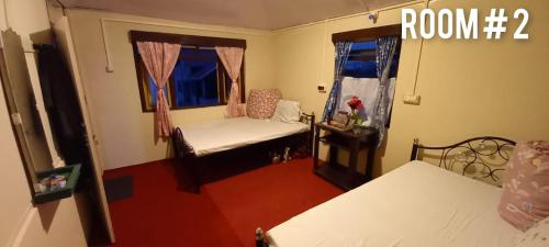 Postel nebo postele na pokoji v ubytování Dayal homestay