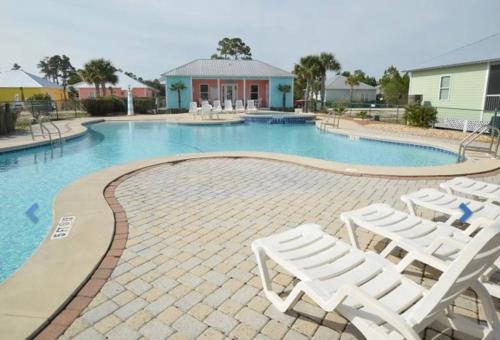 Der Swimmingpool an oder in der Nähe von 6026 Rookery 3 Deja Blue Beach Cottage With 2 Pools