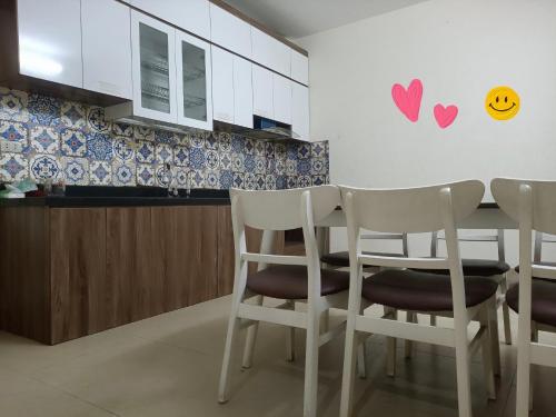Dapur atau dapur kecil di EVO guest house