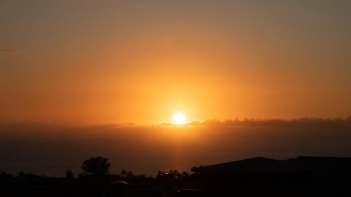 a sunset over the water with the sun in the sky at ❤PiH❤ BLUE TRANQUILITY Heated Private Pool Spa Detached Ohana Suite in Waimea