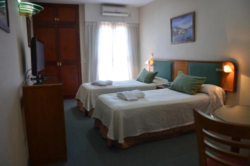 Ένα ή περισσότερα κρεβάτια σε δωμάτιο στο Hotel Algeciras