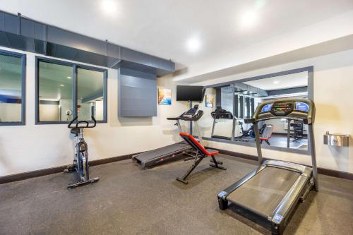 a gym with treadmills and bikes in a room at Comfort Inn Federal Way - Seattle in Federal Way