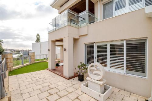 Balkón nebo terasa v ubytování Located in the Mindarie Marina a Luxury House in a Perfect Location