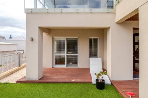 Balkón nebo terasa v ubytování Located in the Mindarie Marina a Luxury House in a Perfect Location