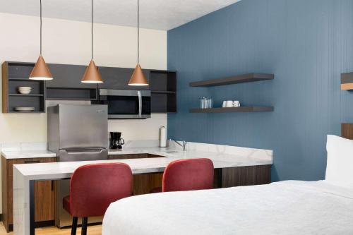 Küche/Küchenzeile in der Unterkunft Hawthorn Extended Stay by Wyndham Kingman