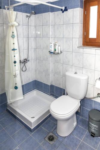 Ένα μπάνιο στο Bentals Dream Place With Lake And Sea View