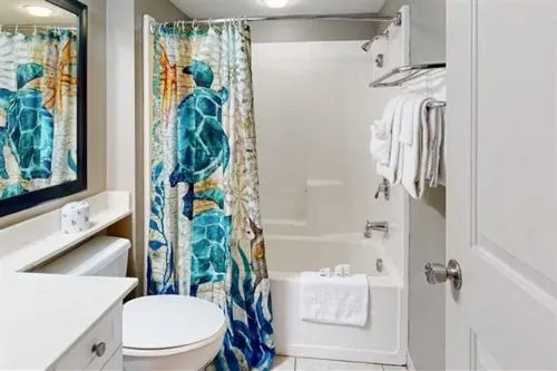 Modern Decor Stunning Ocean View Condo Sleeps 8 photo 11