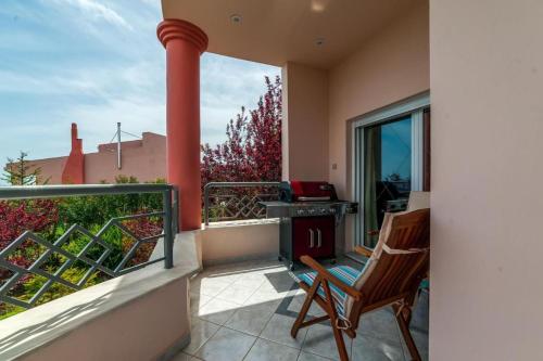 Μπαλκόνι ή βεράντα στο Villa Serenity a luxury relaxing retreat with swimming pool in Kymi Euboea