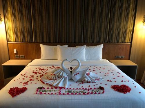 Postel nebo postele na pokoji v ubytování Le Erawan Phang Nga Hotel