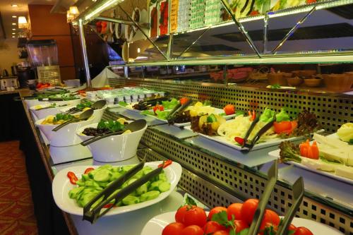a buffet line with plates of vegetables on display at Arya Hotel Sakarya in Sakarya