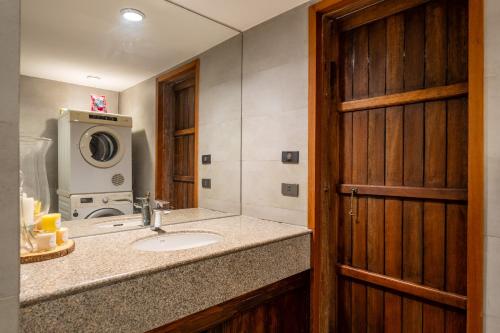 Et badeværelse på PEONY Rustic Apartment Sukhumvit, Nana BTS