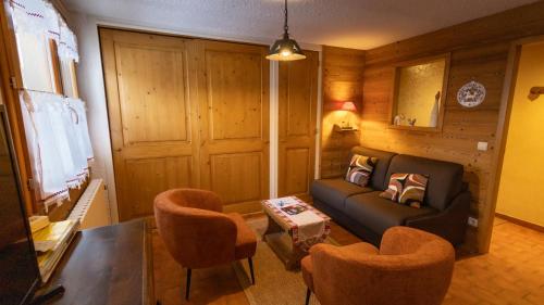 a living room with a couch and two chairs at Residence Sylvana in Les Deux Alpes
