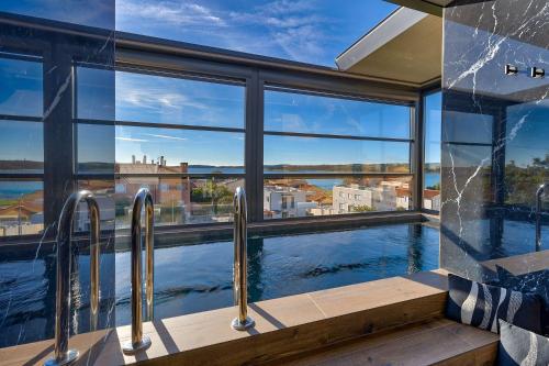 Atemberaubende Villa nur 150 Meter zum Strand mit beheizbarem Privatpool