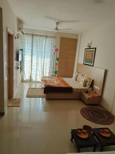 a bedroom with a large bed in a room at Vasudev Kutumb Atithi Devo Bava in Vrindāvan