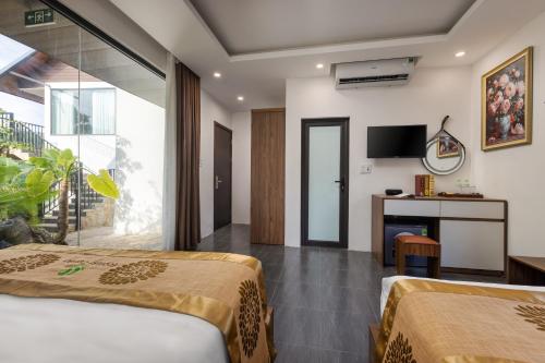 Кровать или кровати в номере Ecorest Villa Cat Ba Moutain View
