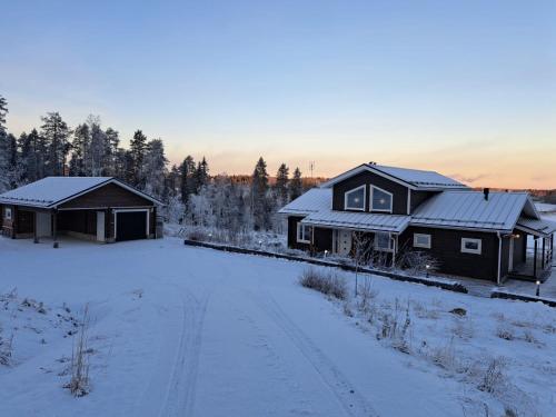 Upea huvila Taivalkoskella en invierno