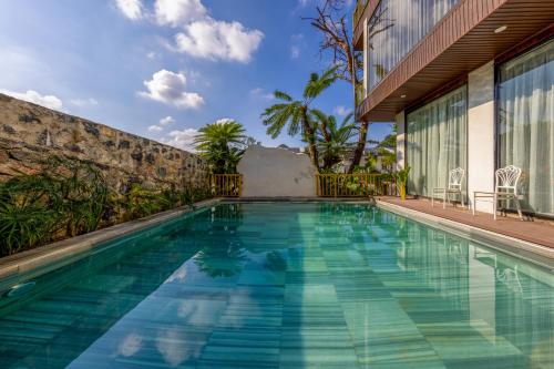 Бассейн в Ecorest Villa Cat Ba Moutain View или поблизости