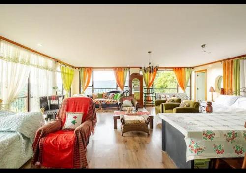 Χώρος καθιστικού στο Roades Vacation House Tagaytay