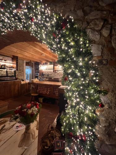 a christmas tree with lights in a restaurant at AGRITURISMO CA' FENILE in Alzano Lombardo