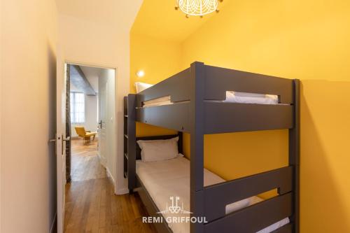 Photo de la galerie de l'établissement Le Bois Bleu - 1st Floor - City Center, à Honfleur