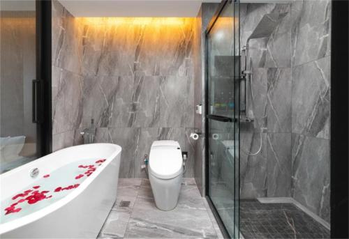 Yunmu International Hotel Chongqing Jiefangbei Pedestrian Street Branchにあるバスルーム