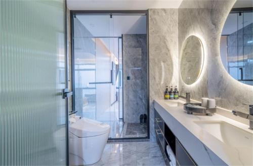Yunmu International Hotel Chongqing Jiefangbei Pedestrian Street Branchにあるバスルーム