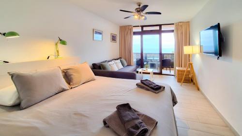 Studio with balcony and sea view