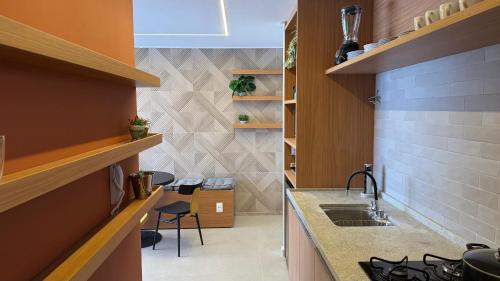 Kuchyň nebo kuchyňský kout v ubytování Flat beira-mar, novo!