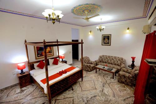 Ένα ή περισσότερα κρεβάτια σε δωμάτιο στο Satyam Palace Resort