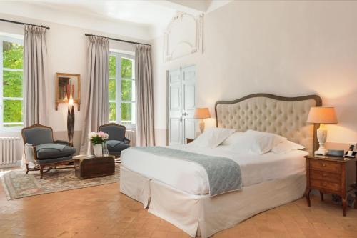 Ένα ή περισσότερα κρεβάτια σε δωμάτιο στο Hostellerie De L'abbaye De La Celle - Teritoria