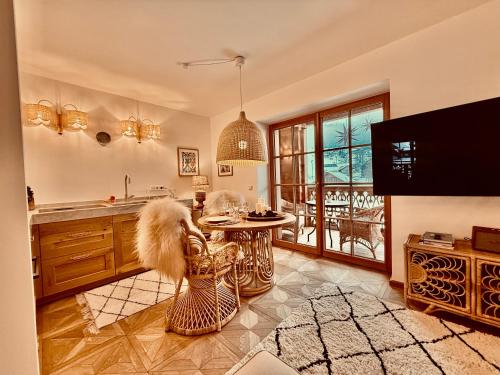 a living room with a table and a television at SEIN Boutique Suites - ADULTS ONLY in Gosau