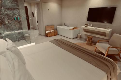Deluxe King Suite