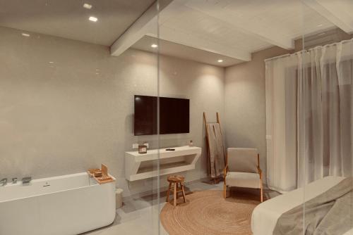 Deluxe King Suite
