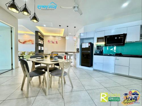 Kuchyň nebo kuchyňský kout v ubytování Atlantis Residences Melaka by HeyStay Management