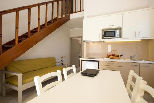Dapur atau dapur kecil di Trefon Hotel Apartments and Family Suites