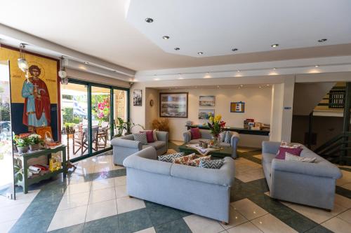 Ruang duduk di Trefon Hotel Apartments and Family Suites