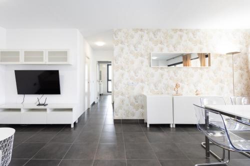 Μια τηλεόραση ή/και κέντρο ψυχαγωγίας στο New apartment center Los Cristianos